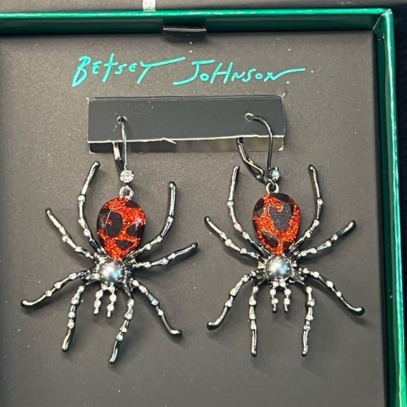🕷️BETSEY JOHNSON DROP DOWN SPIDER EARRINGS🕷️NWT - Picture 6 of 9